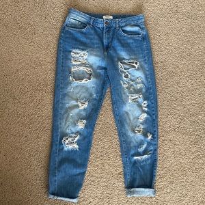 Distressed jeans size 27